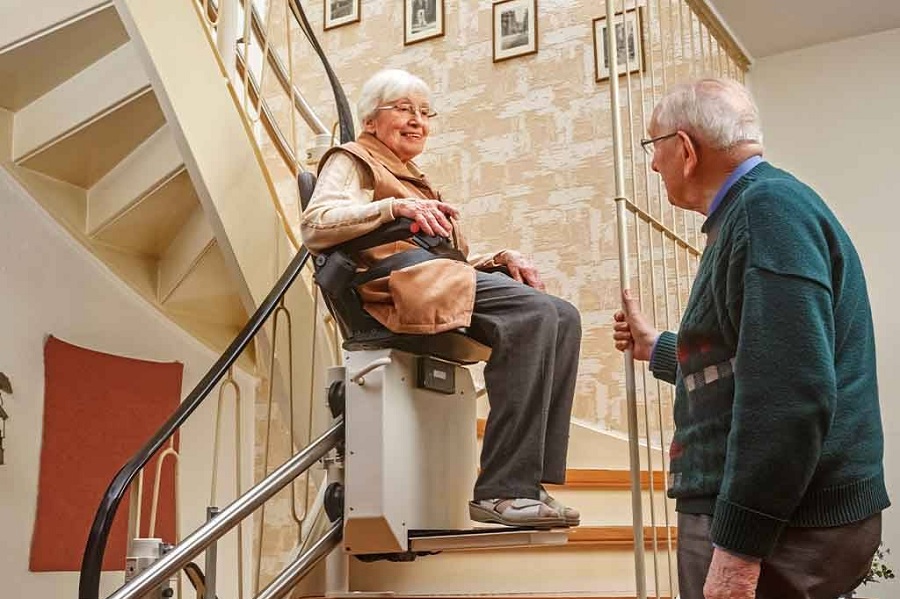 بالابر پله | دستگاهی که زندگی سالمندان را راحت می‌کند
